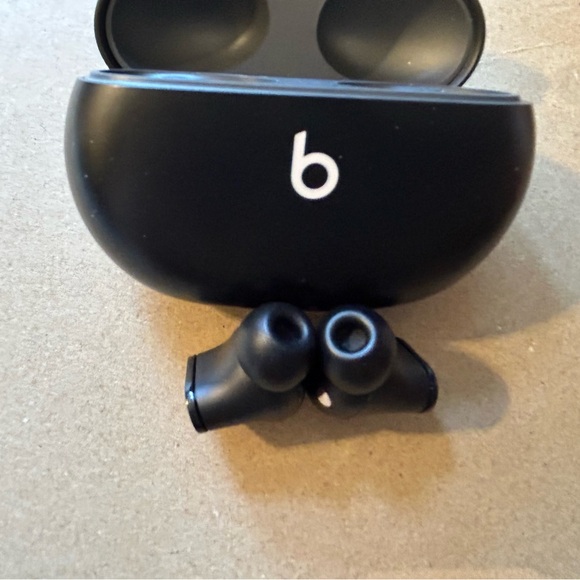 Beats Wireless Studio Buds - Picture 2 of 5